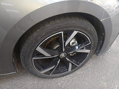 Skoda Octavia 1.4 л 2022 г. Серебристо-серый, пробег 21500 км