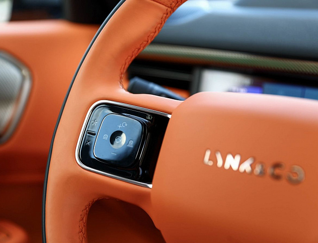 Lynk & Co 900 черный 2025