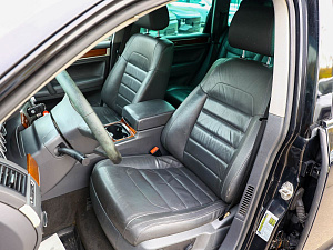 Volkswagen Touareg черный 2008