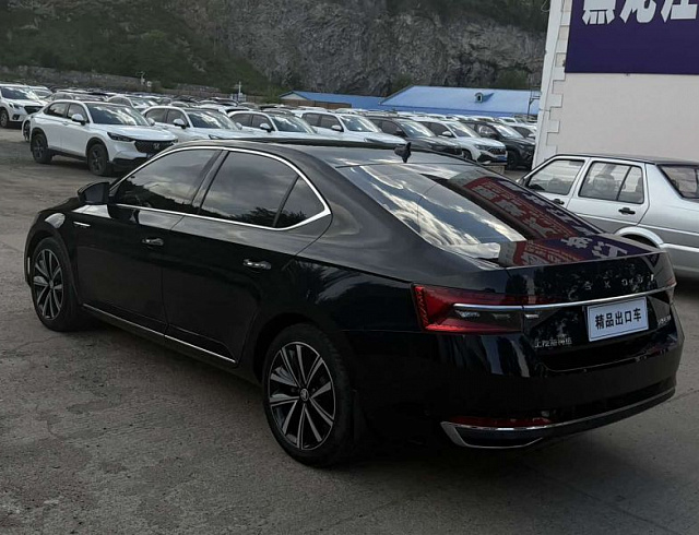 Skoda Superb 1.4 л 2023 г. Чёрный, пробег 43000 км