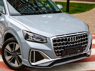 Audi Q2 серый 2025