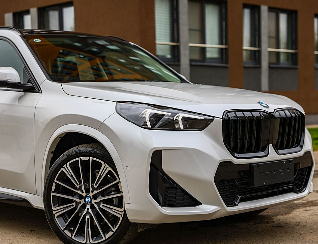 BMW X1 белый 2026