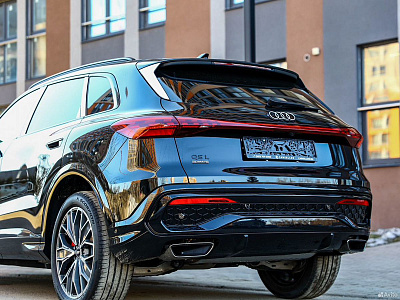 Audi Q5 черный 2025
