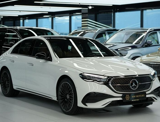 Mercedes Benz E300 2.0 л 2026 г. Белый