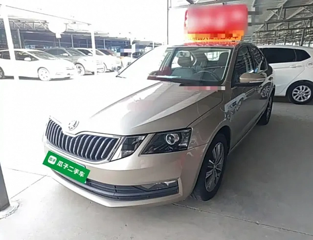 Skoda Octavia 1.5 л 2021 г. Серебристо-серый, пробег 27400 км