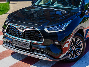 Toyota Highlander черный 2026