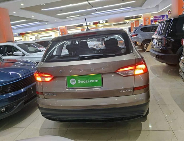 Skoda Kamiq 1.5 л 2021 г. шампань/коричневый, пробег 32400 км