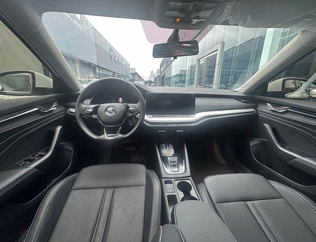 Skoda Octavia 1.4 л 2024 г. Белый, пробег 6000 км