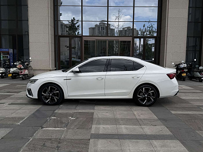 Skoda Octavia 1.4 л 2022 г. Белый, пробег 13300 км