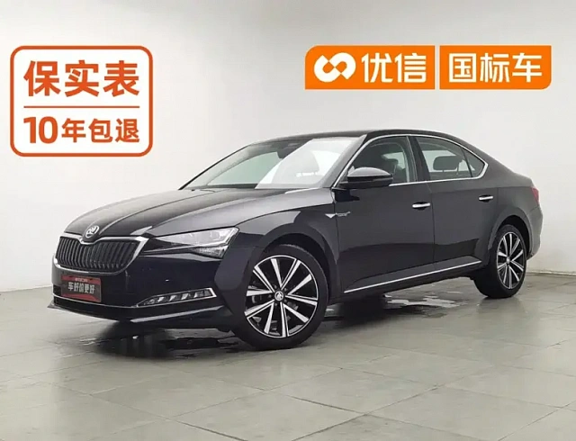 Skoda Superb 1.4 л 2025 г. Чёрный, пробег 9800 км