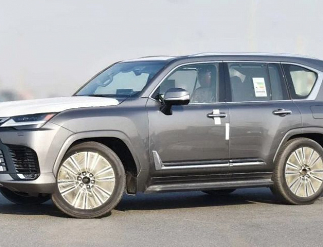 Lexus LX600 3.5 л 2025 г. Серый