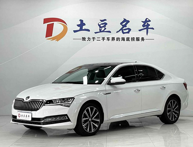 Skoda Superb 1.4 л 2023 г. Белый, пробег 20099 км