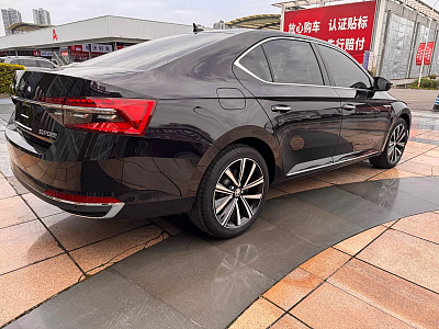 Skoda Superb 1.4 л 2023 г. Чёрный, пробег 30500 км