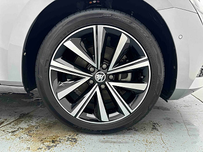Skoda Superb 1.4 л 2022 г. Серебристо-серый, пробег 43000 км