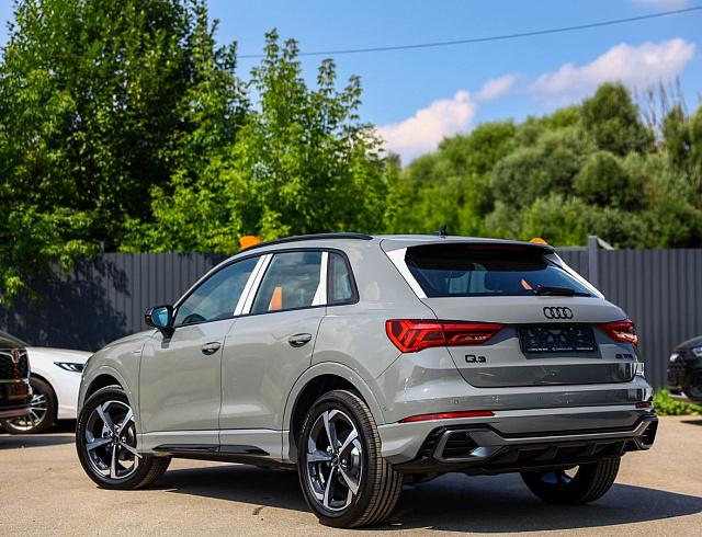 Audi Q3 серый 2026