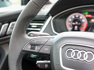 Audi Q5 черный 2026