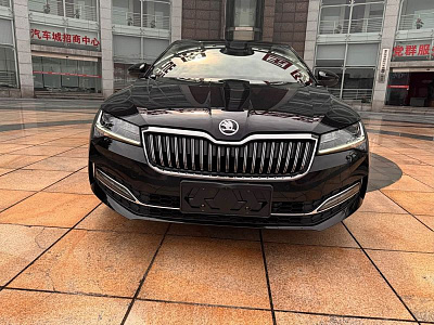 Skoda Superb 1.4 л 2023 г. Чёрный, пробег 19500 км