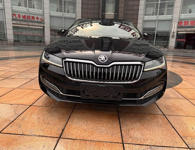 Skoda Superb 1.4 л 2023 г. Чёрный, пробег 19500 км