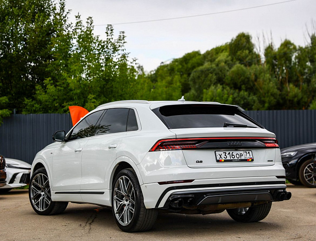 Audi Q8 белый 2018