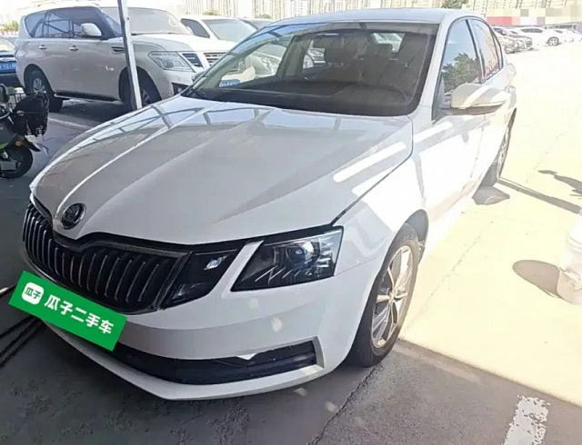 Skoda Octavia 1.5 л 2022 г. Белый, пробег 44000 км
