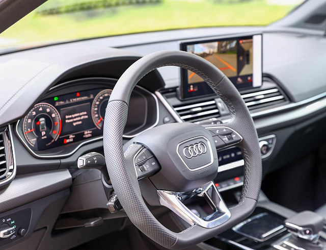 Audi Q5 черный 2025