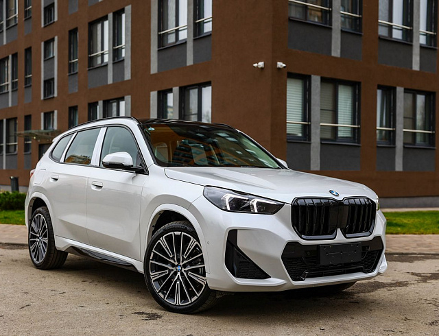 BMW X1 белый 2026