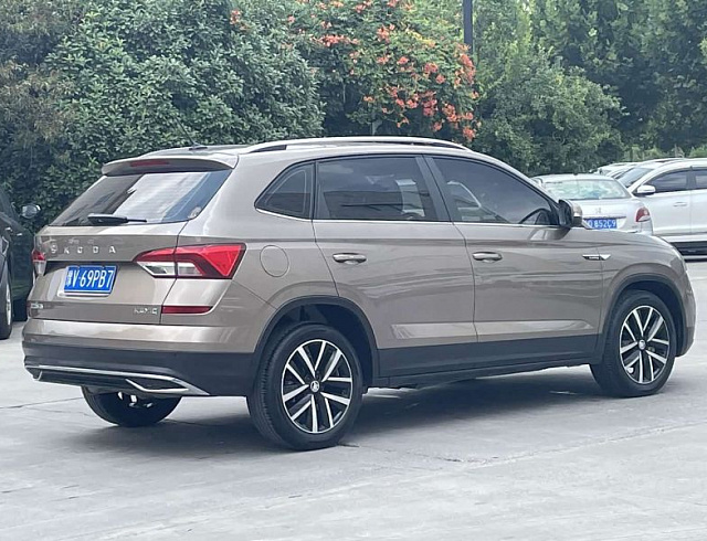 Skoda Kamiq 1.5 л 2023 г. шампань/коричневый, пробег 8300 км
