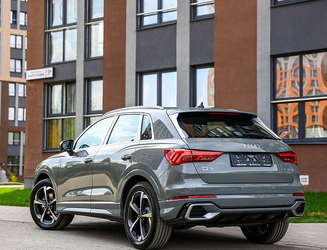 Audi Q3 серый 2026