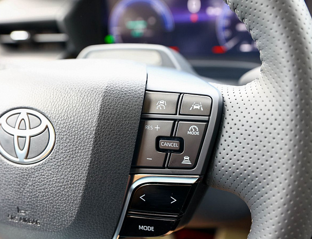 Toyota Camry белый 2026