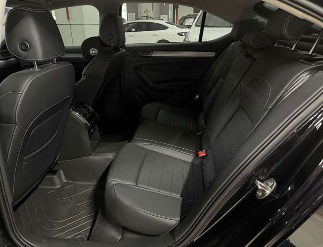 Skoda Superb 1.4 л 2025 г. Чёрный, пробег 10000 км
