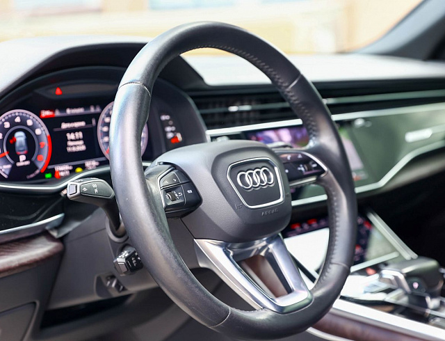 Audi Q8 белый 2018