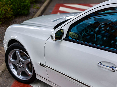 Mercedes-Benz E-Класс белый 2005