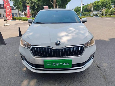 Skoda Rapid 1.5 л 2021 г. Белый, пробег 30299 км