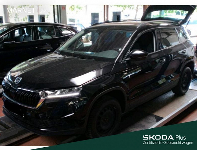 Skoda Karoq 2023 г. Чёрный, пробег 49605 км