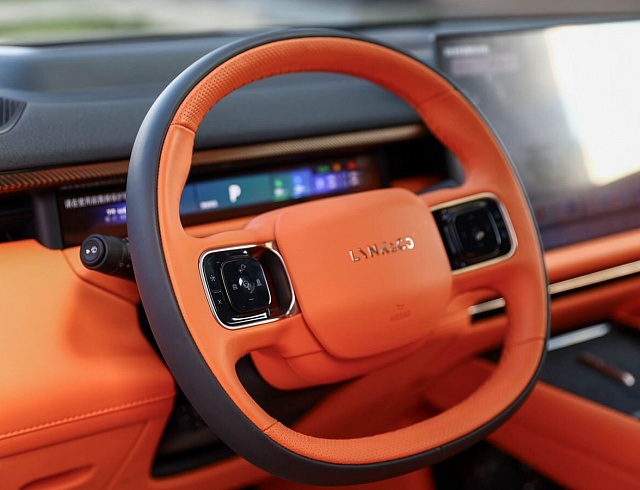 Lynk & Co 900 черный 2025