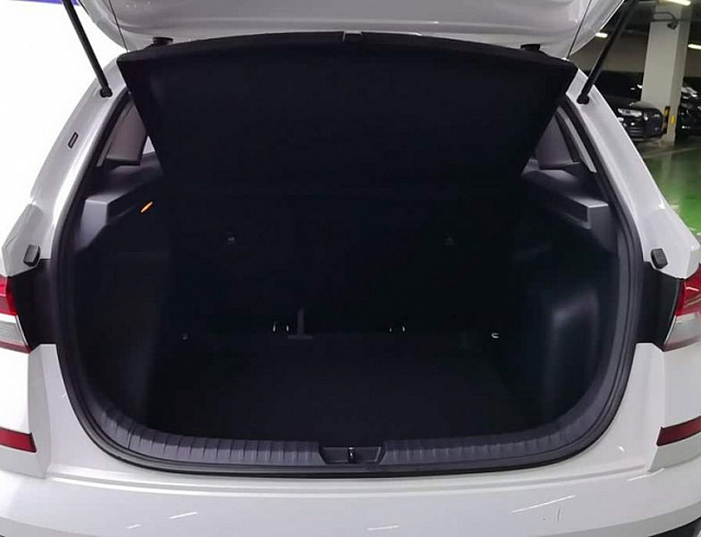 Skoda Kamiq 1.5 л 2021 г. Белый, пробег 46600 км