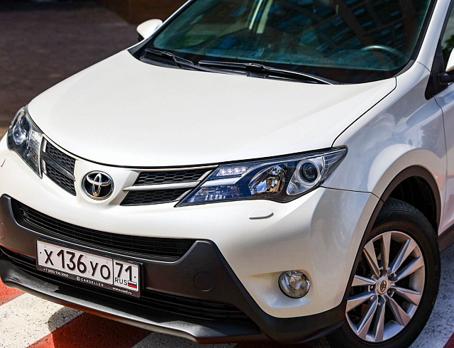Toyota RAV4 белый 2014