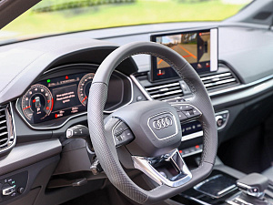 Audi Q5 черный 2025