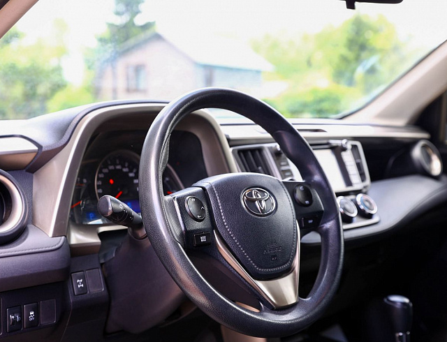 Toyota RAV4 белый 2014
