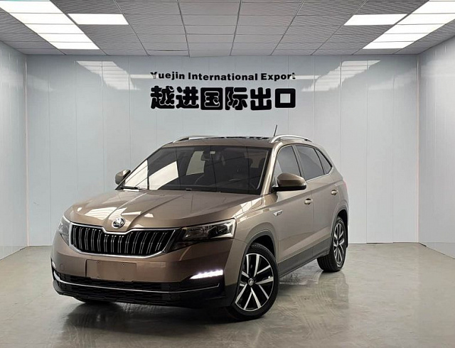 Skoda Kamiq 1.5 л 2022 г. Серебристо-серый, пробег 45000 км