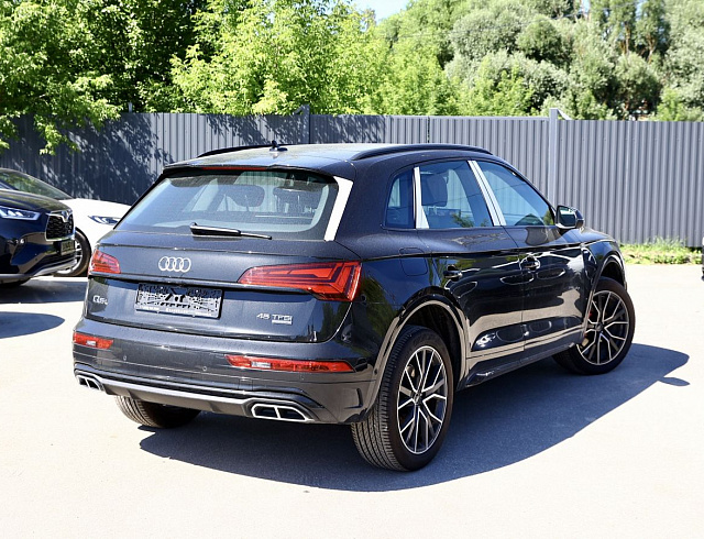 Audi Q5 черный 2025