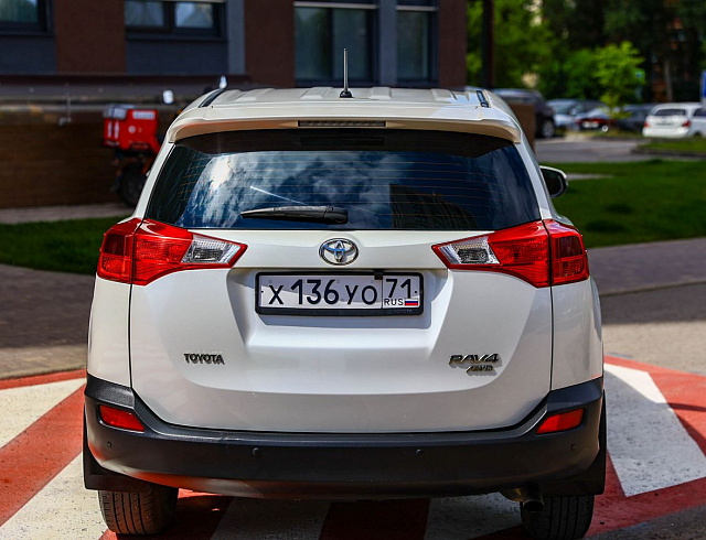 Toyota RAV4 белый 2014