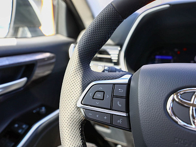 Toyota Highlander белый 2026