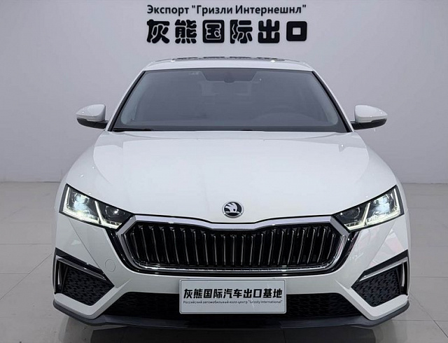 Skoda Octavia 1.4 л 2022 г. Белый, пробег 34000 км