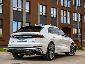 Audi Q8 белый 2018