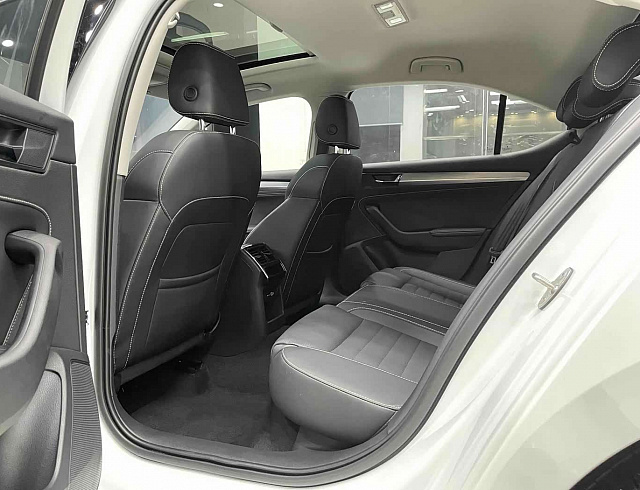 Skoda Superb 1.4 л 2022 г. Белый, пробег 27100 км