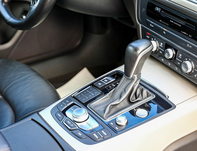 Audi A6 черный 2015