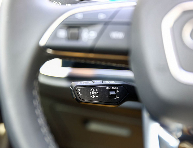 Audi Q3 серый 2025