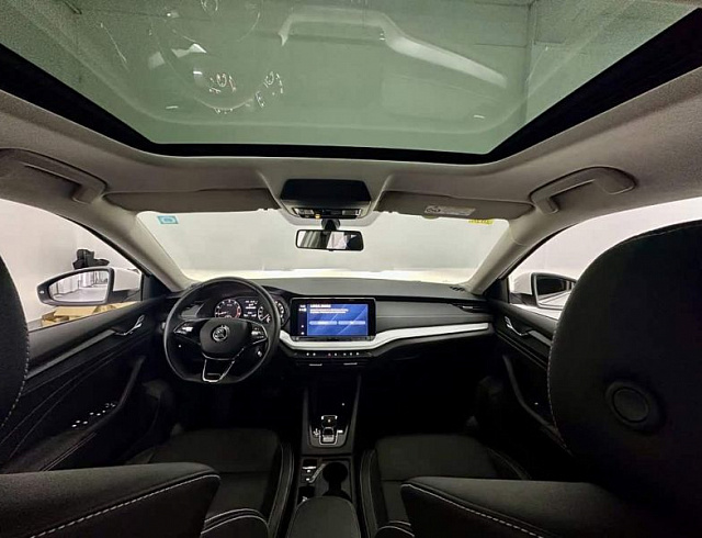 Skoda Octavia 1.4 л 2022 г. Белый, пробег 43800 км