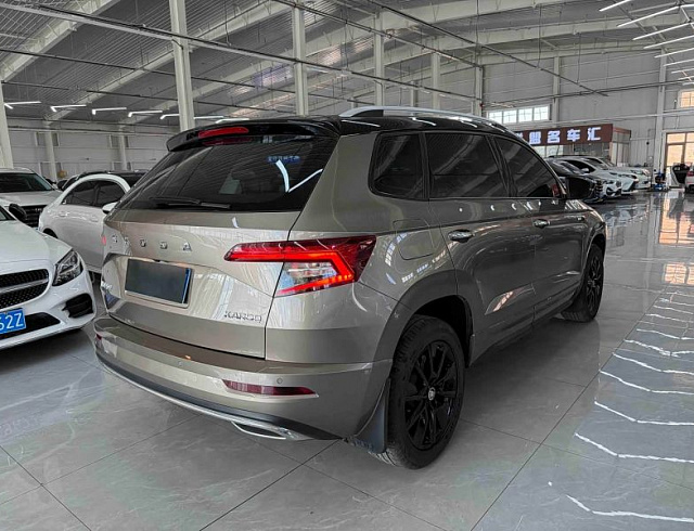 Skoda Karoq 1.4 л 2023 г. шампань/коричневый, пробег 13500 км